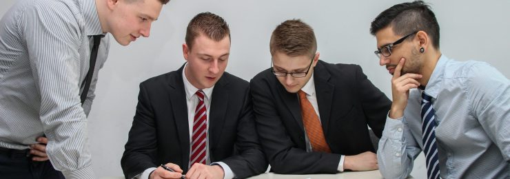 photo-1551135049-8a33b5883817